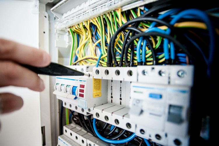 image d'actualité : Pourquoi tester les disjoncteurs est crucial pour la sécurité des installations