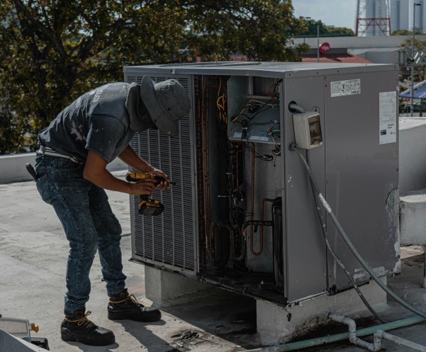 image de service : Maintenance des postes électriques HTA/HTB