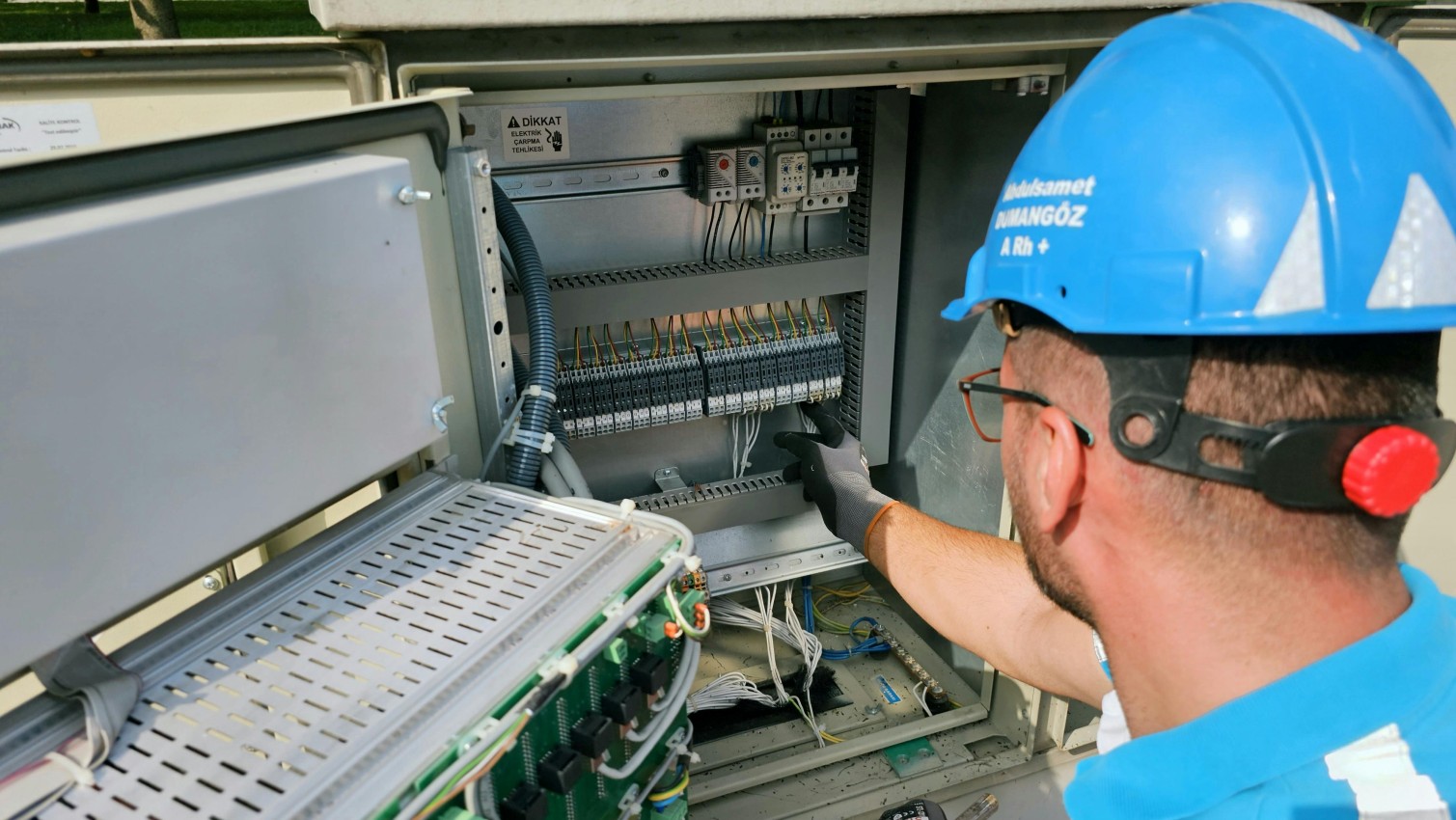 image slider : Expertise en essais & maintenance électrique HTA / HTB / BT